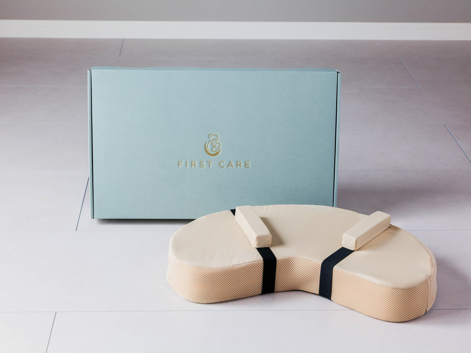 FIRST CARE 本体とパッケージ正面（実写）