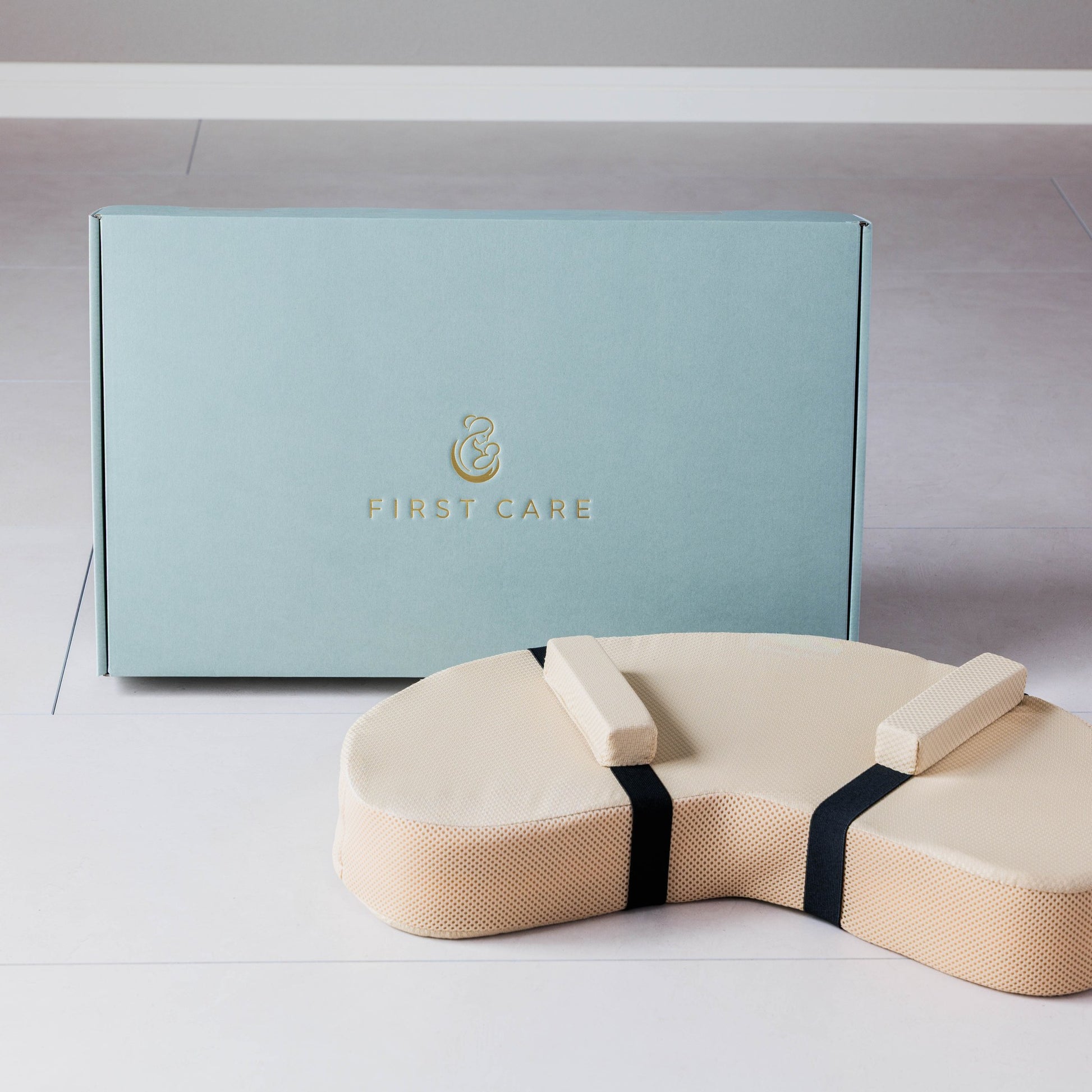 FIRST CARE フロアクッション 本体とパッケージ